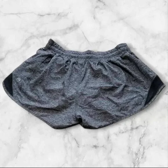 Lululemon Hotty Hot Shorts Size 6 2"